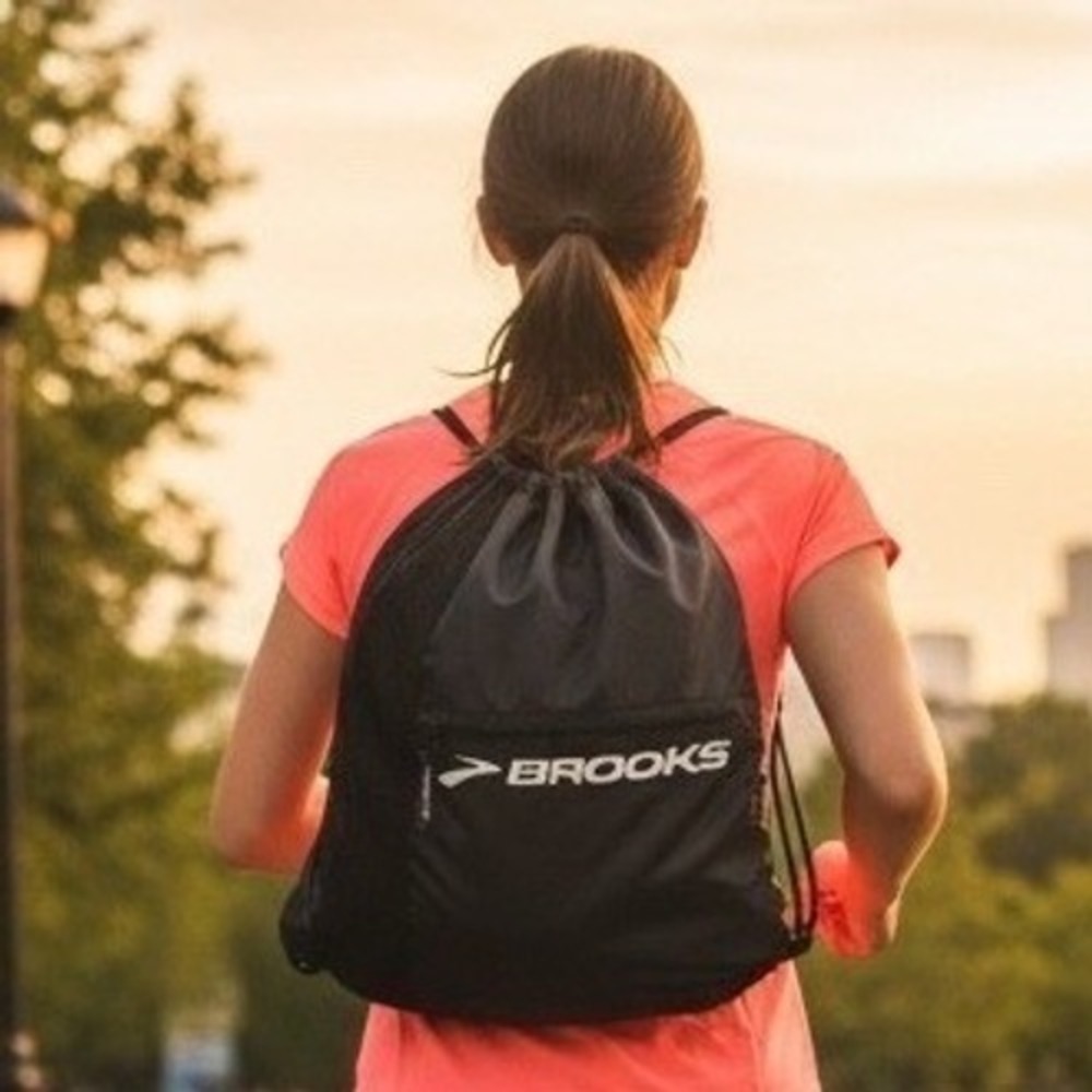 Brooks Running Drawstring Cinch Bag‎ Black Mesh Panel Zipper Pocket Backpack